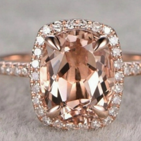 Beautiful Oval Cut Champagne Ring - Picture 4 of 8